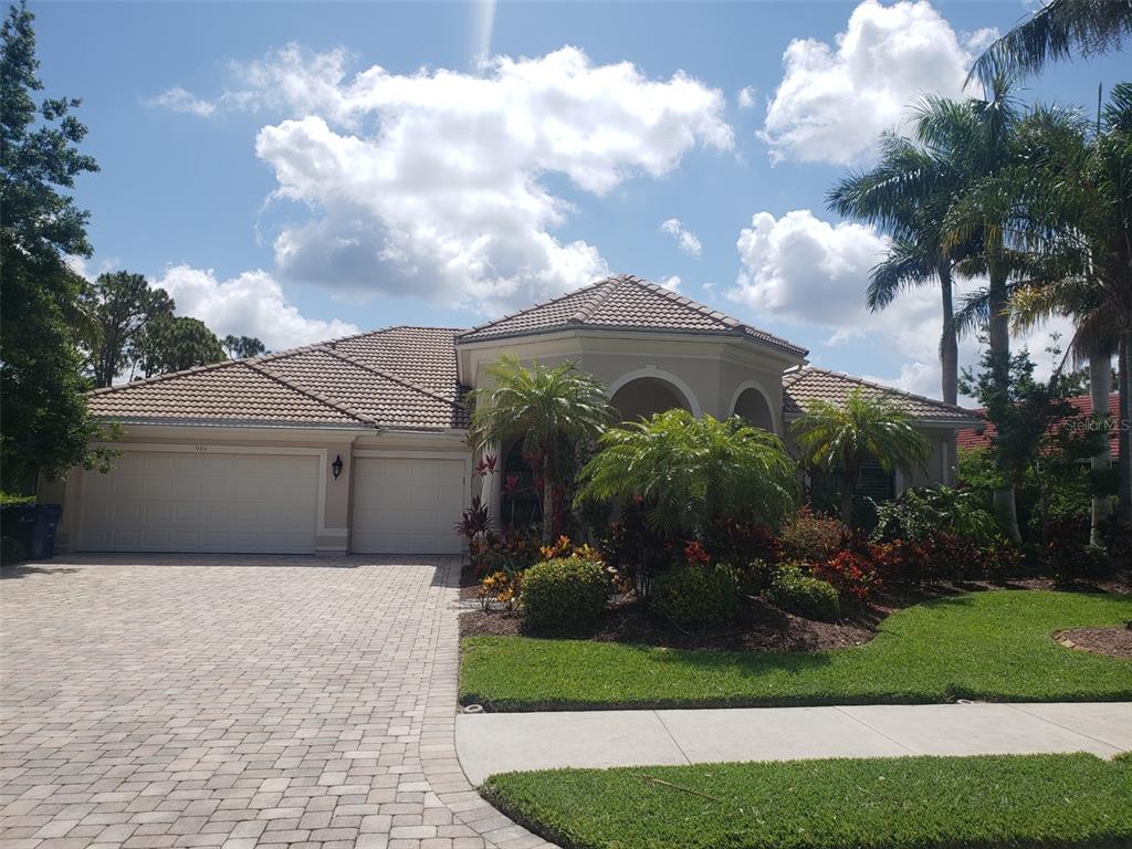 986 Scherer Way Osprey, FL 34229 - Photo 1 of 1 a front view of a house with garden