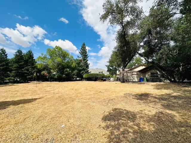 a view of a yard next to a building
