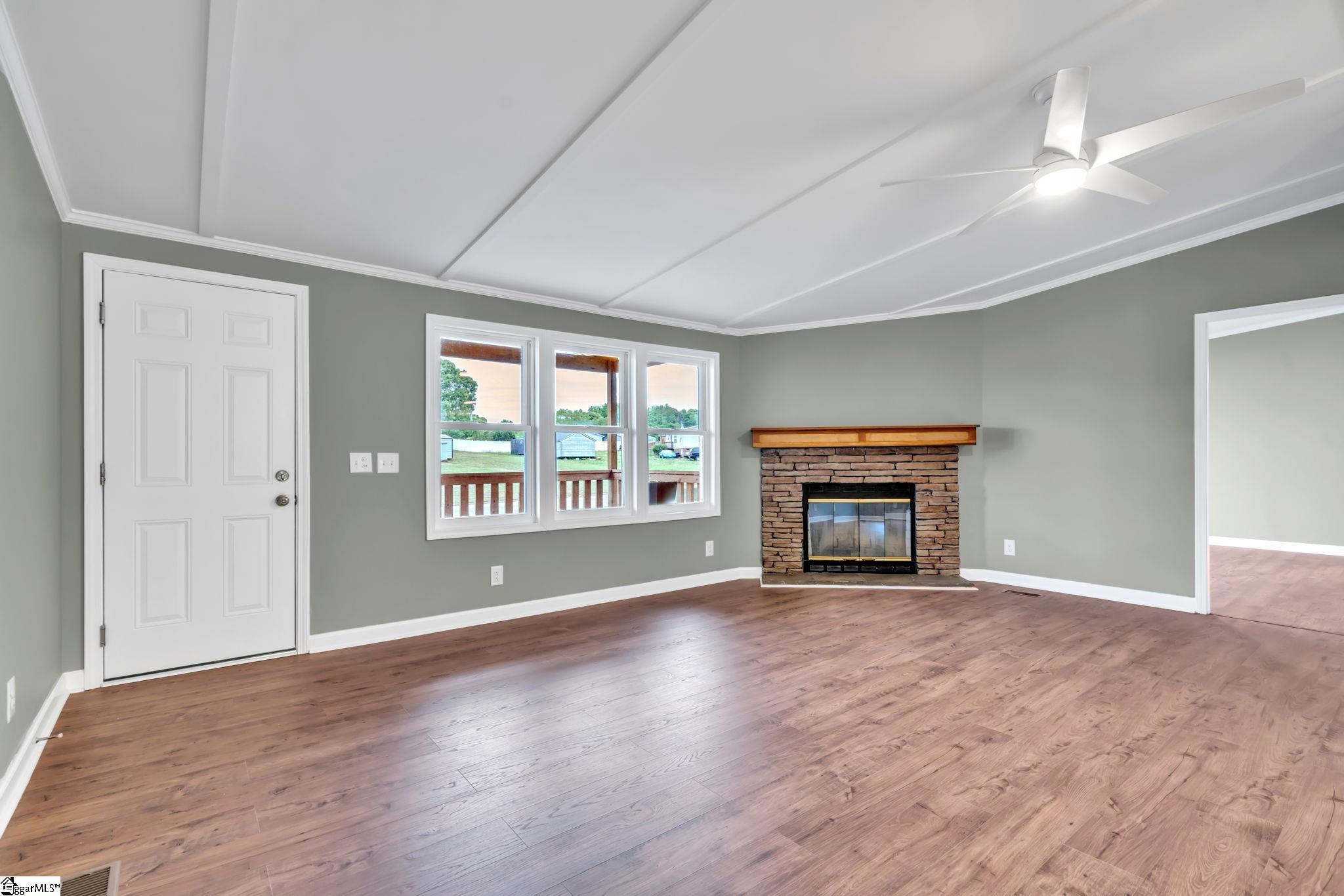 423 Valleybrook Lane Greer, SC 29651 - Photo 6 of 31
