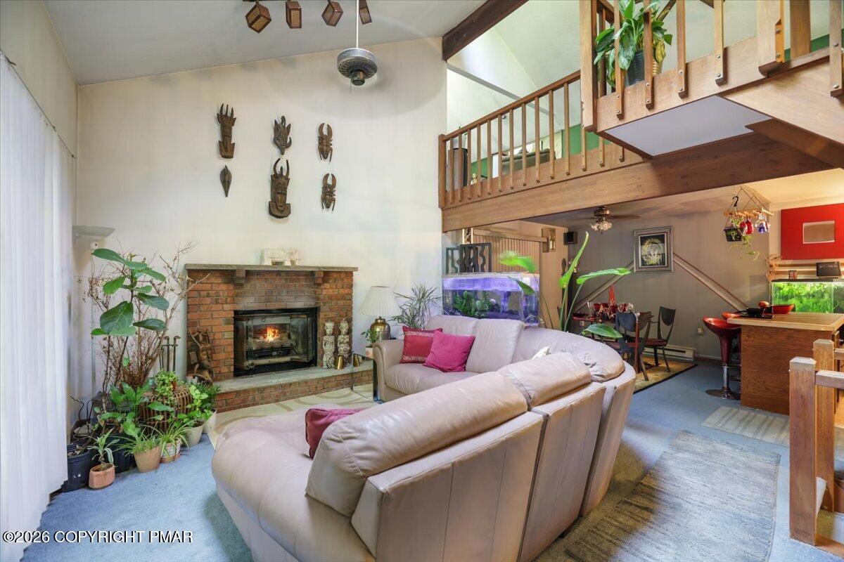 158 Saunders Drive Bushkill, PA 18324 - Photo 4 of 75 4- Living room