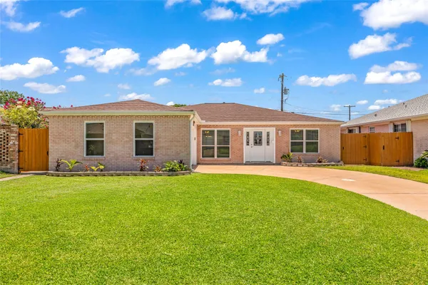 $415,000 | 5611 Palm Circle, Galveston, TX 77551