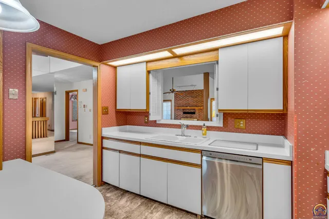 $290,000 | 2404 Southwest Brookhaven Lane, Topeka, KS 66614