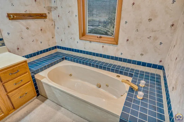 $285,000 | 2404 Southwest Brookhaven Lane, Topeka, KS 66614