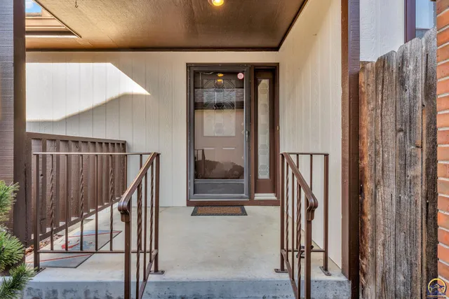 $285,000 | 2404 Southwest Brookhaven Lane, Topeka, KS 66614