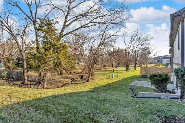 $285,000 | 2404 Southwest Brookhaven Lane, Topeka, KS 66614