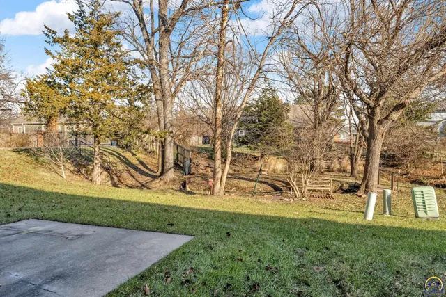 $285,000 | 2404 Southwest Brookhaven Lane, Topeka, KS 66614