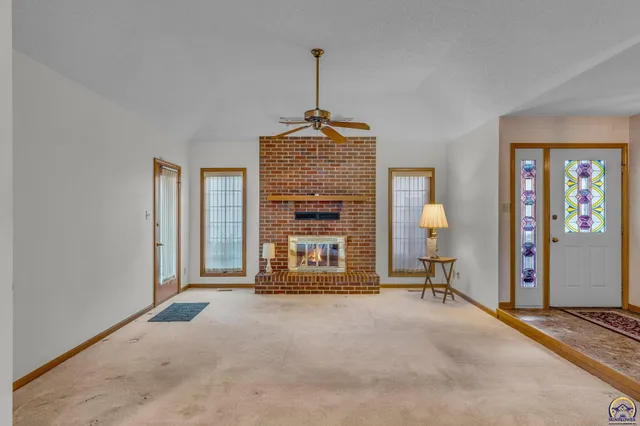 $285,000 | 2404 Southwest Brookhaven Lane, Topeka, KS 66614