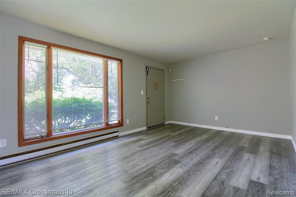 41509 Riggs Road Belleville, MI 48111 - Photo 4 of 26