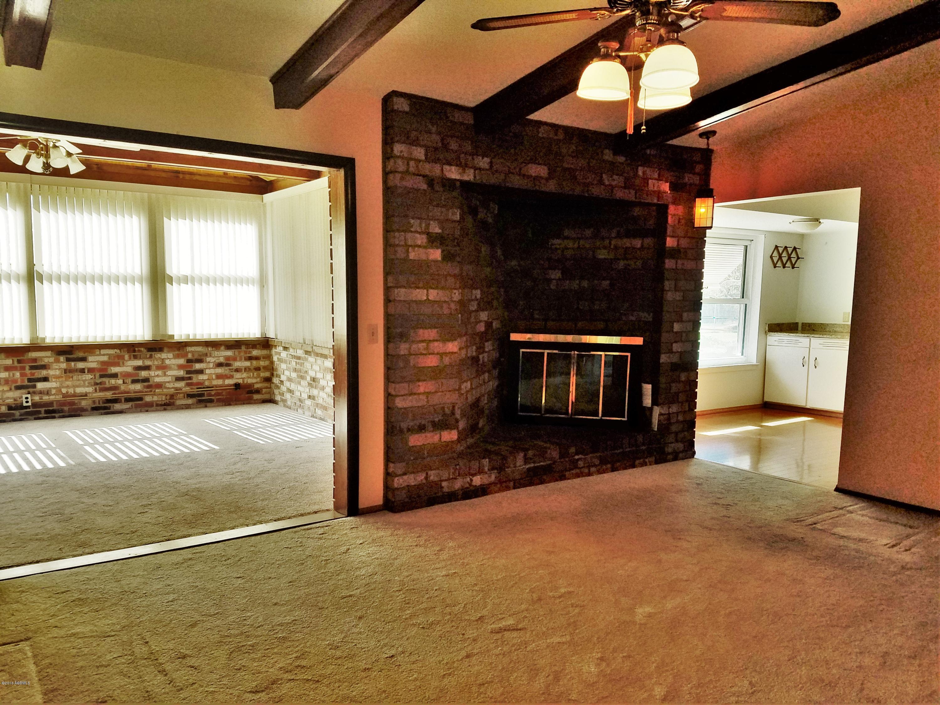 2206 State Rd S-7-490 Beaufort, SC 29902 - Photo 17 of 35 20161105_133649
