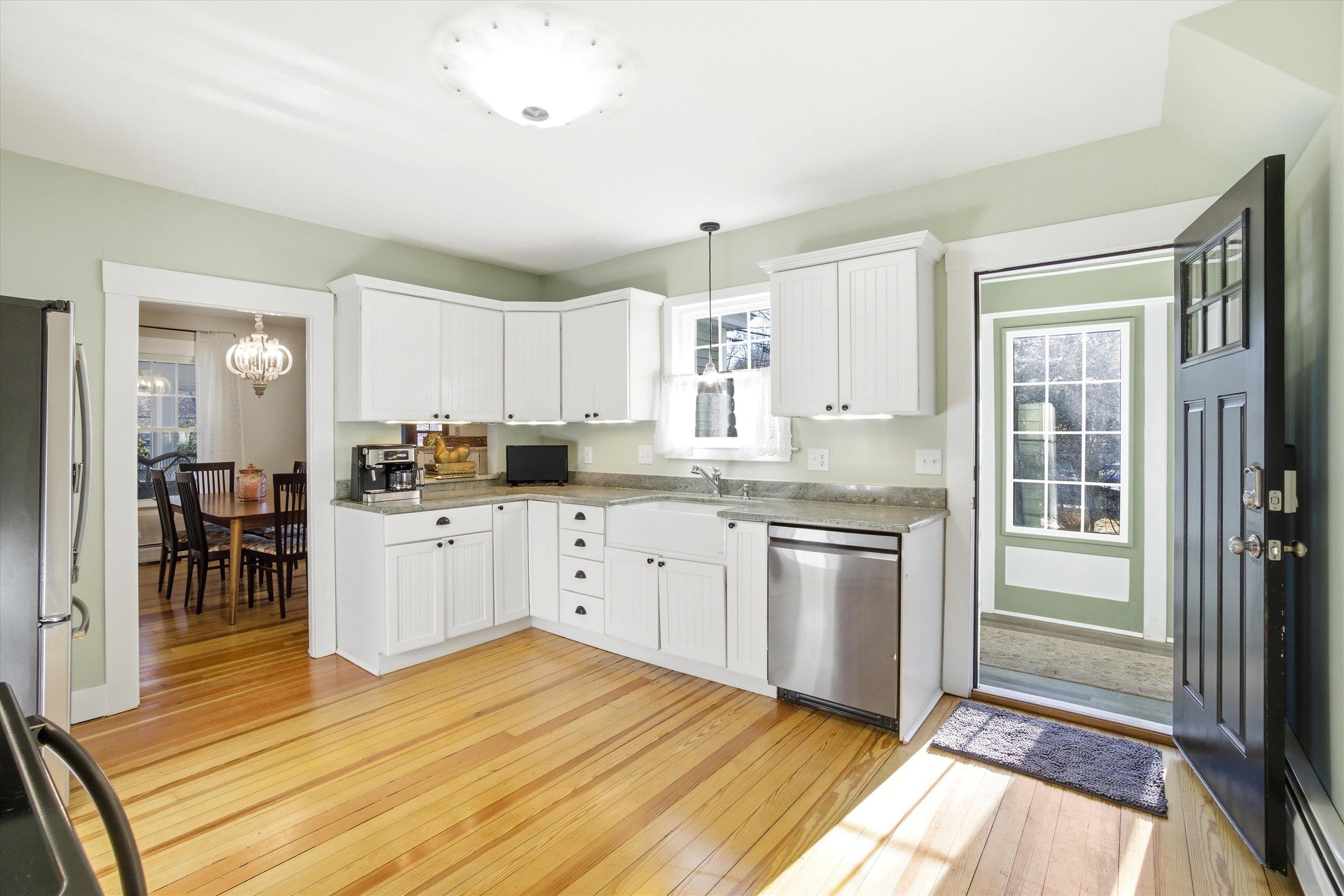 1508 River Road Manchester, NH 03104 - Photo 4 of 50