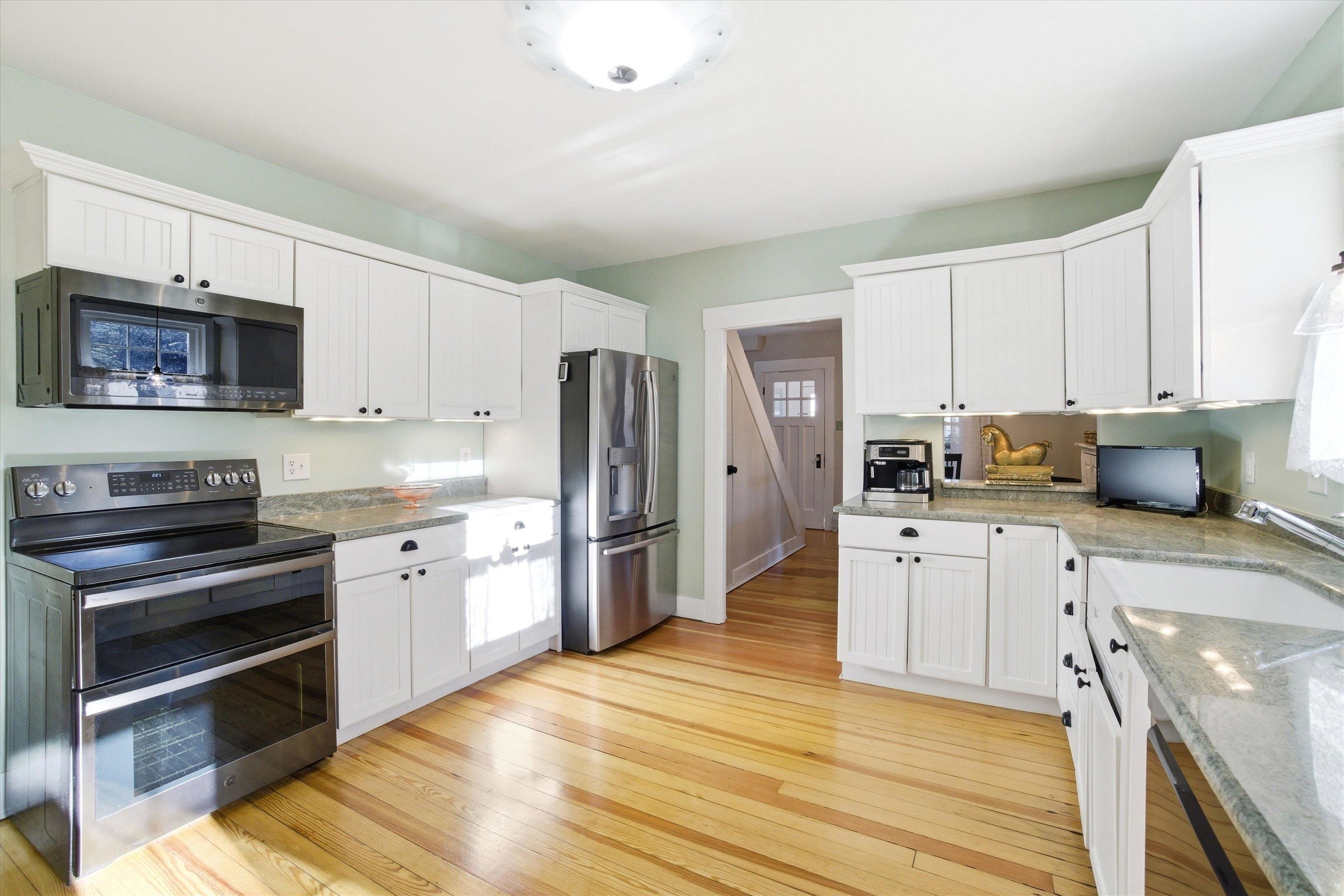 1508 River Road Manchester, NH 03104 - Photo 8 of 50