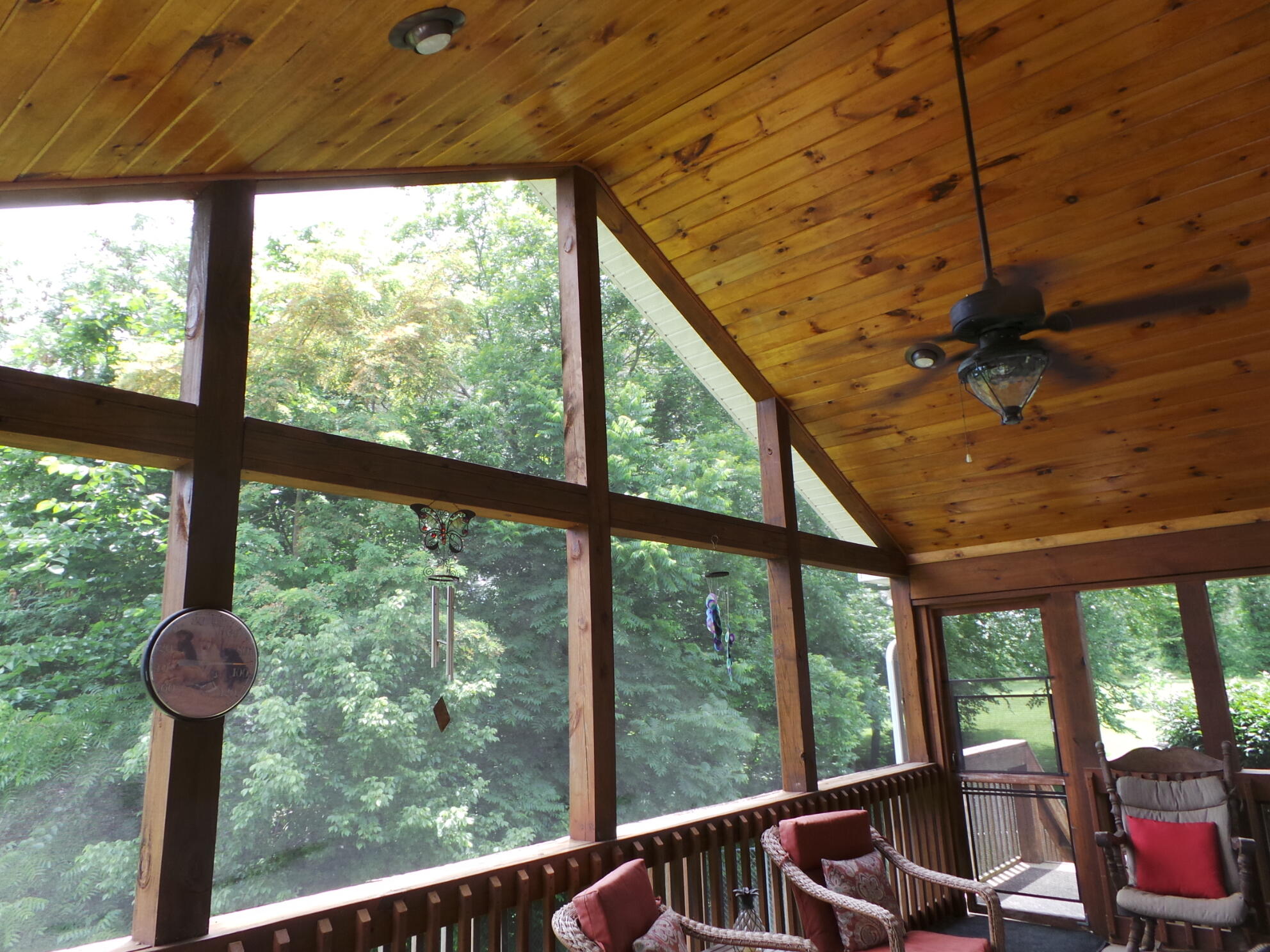 169 Laurel View Road Jonesborough, TN 37659 - Photo 3 of 159 BIG SCREENED ROOM