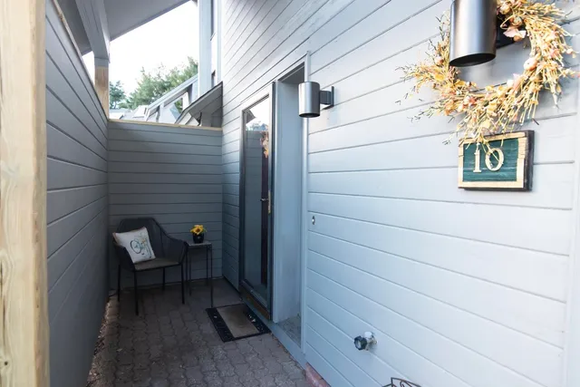 $349,000 | 5 Tsienneto Road, Unit 10, Derry, NH 03038