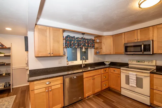 $349,000 | 5 Tsienneto Road, Unit 10, Derry, NH 03038