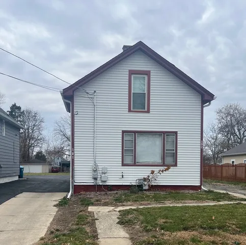 $1,500 | 192 North Smith Street, Unit 2, Aurora, IL 60505