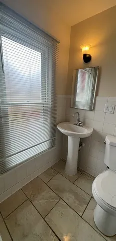 $1,500 | 192 North Smith Street, Unit 2, Aurora, IL 60505