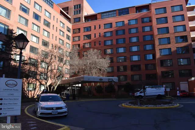 $1,700 | 1021 Arlington Boulevard, Unit 710, Arlington, VA 22209