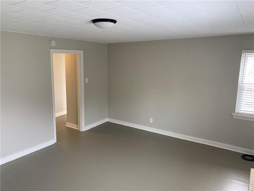 5450 Covode Place, Unit 2 Pittsburgh, PA 15217 - Photo 4 of 16 an empty room with a window