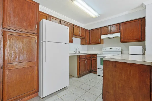 $89,900 | 3900 Woodchase Drive, Unit 67, Houston, TX 77042