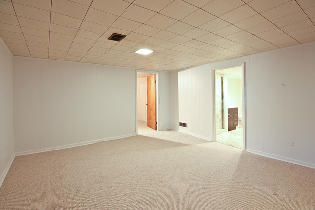 557 Sumac Road Highland Park, IL 60035 - Photo 15 of 20 an empty room with windows