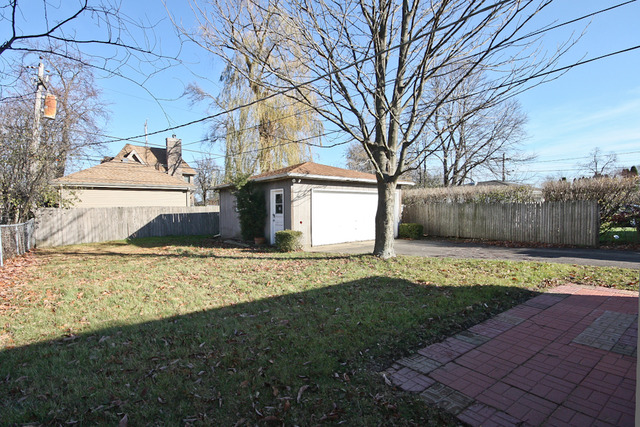 557 Sumac Road Highland Park, IL 60035 - Photo 18 of 20 a view of a house with a yard covered in the forest