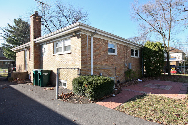 557 Sumac Road Highland Park, IL 60035 - Photo 20 of 20 a front view of a house with garden