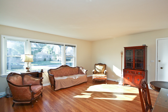 557 Sumac Road Highland Park, IL 60035 - Photo 6 of 20 a bedroom with furniture and large windows