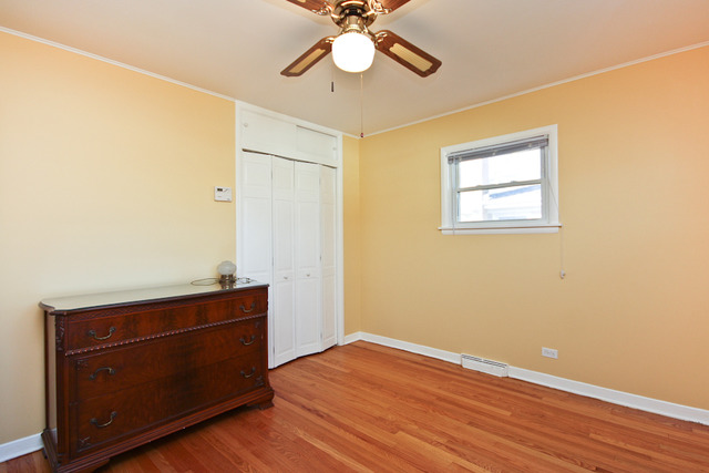 557 Sumac Road Highland Park, IL 60035 - Photo 9 of 20 a room with a table and a ceiling fan