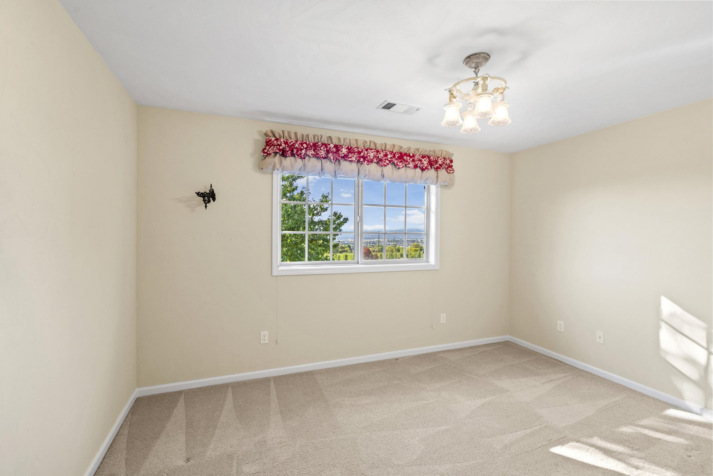 3014 North Foothill Road Medford, OR 97504 - Photo 24 of 59 3014 n foothill dr. medford 29