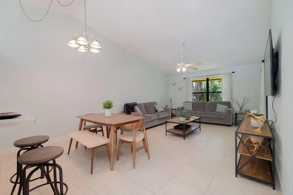 $2,400 | 13095 Belhaven Court, Unit 11, Wellington, FL 33414