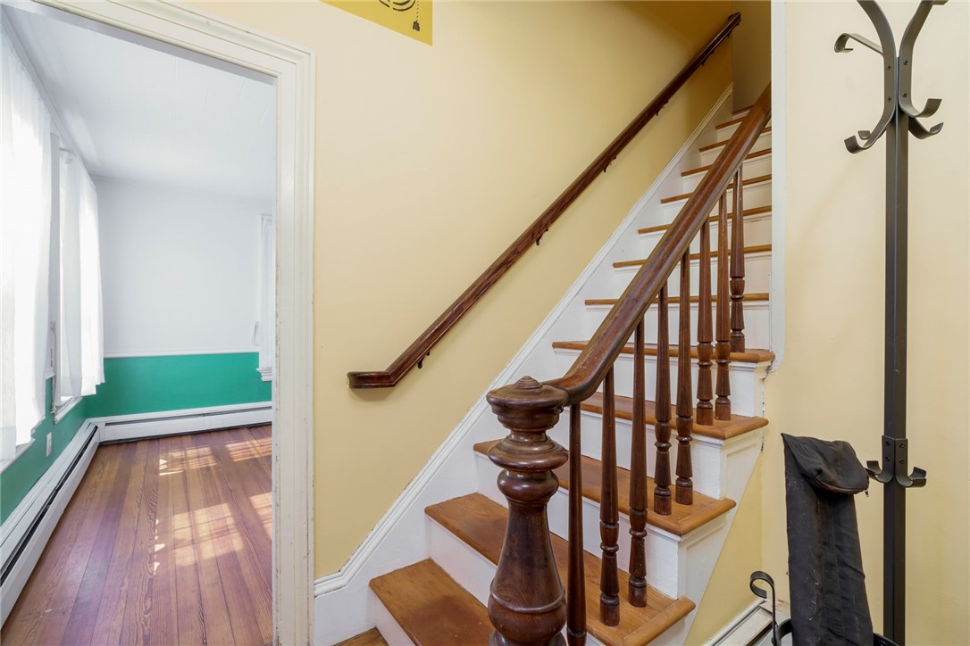 204 Stafford Road Tiverton, RI 02878 - Photo 5 of 28 Gallery Image 5