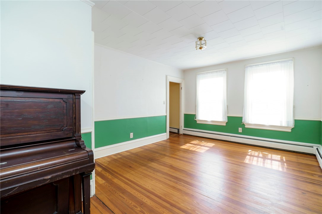 204 Stafford Road Tiverton, RI 02878 - Photo 6 of 28 Gallery Image 6