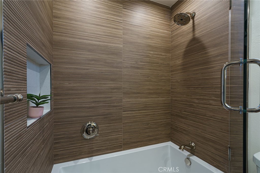 17 Oatfield Farm Ladera Ranch, CA 92694 - Photo 35 of 57 Subtle tile work and color scheme that will never go out of style.