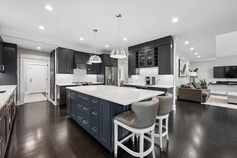 $1,100,000 | 5054 West Berwyn Avenue, Chicago, IL 60630