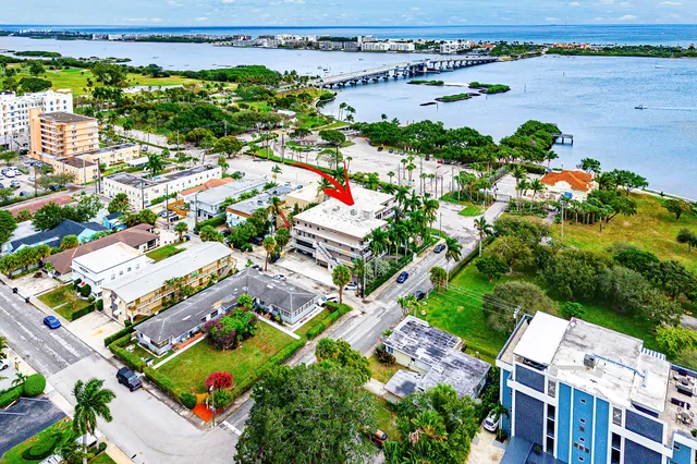 $2,500 | 129 South Golfview Road, Unit 4, Lake Worth Beach, FL 33460