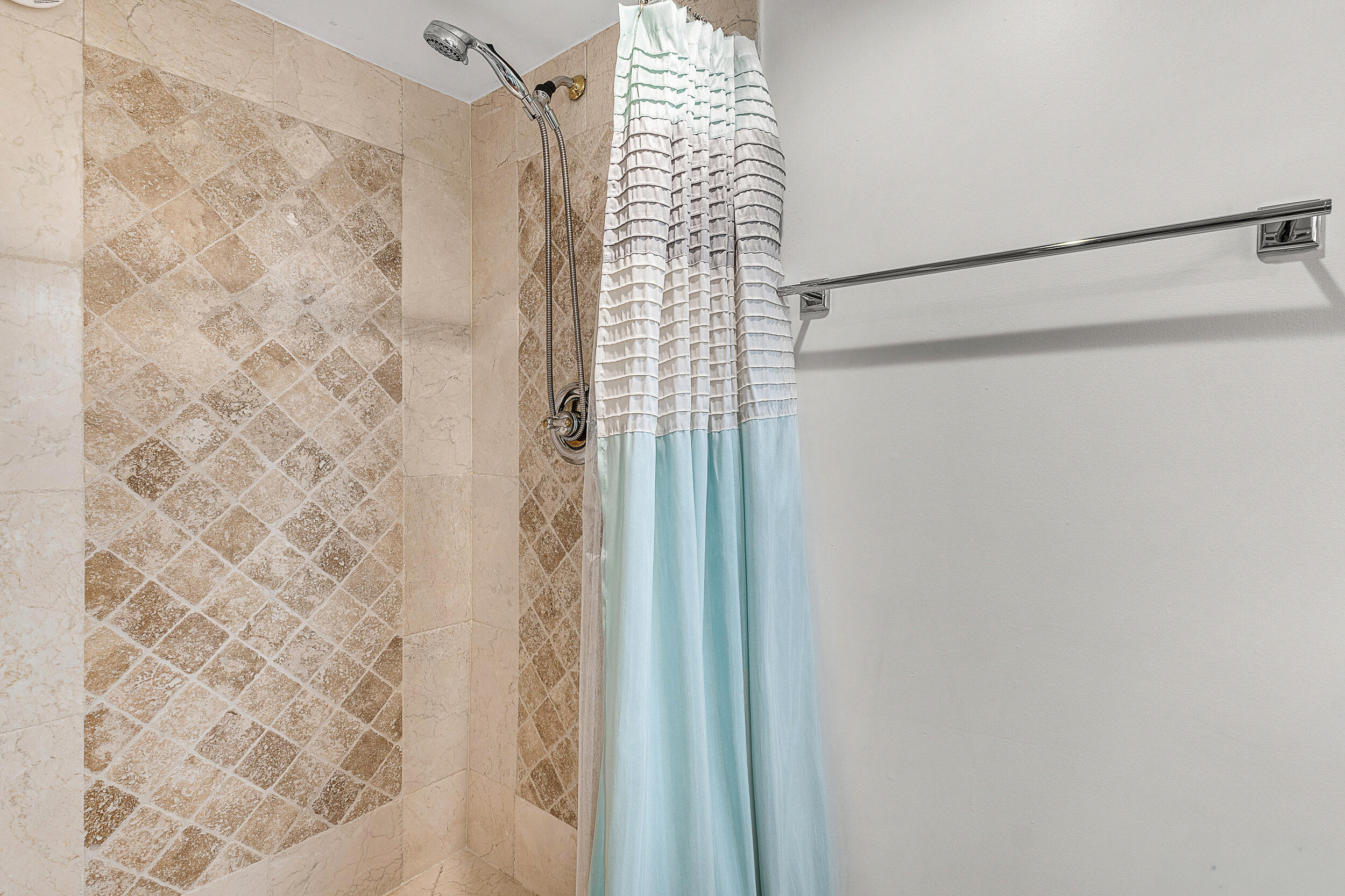 129 South Golfview Road, Unit 4 Lake Worth Beach, FL 33460 - Photo 20 of 28 Guest Bathroom