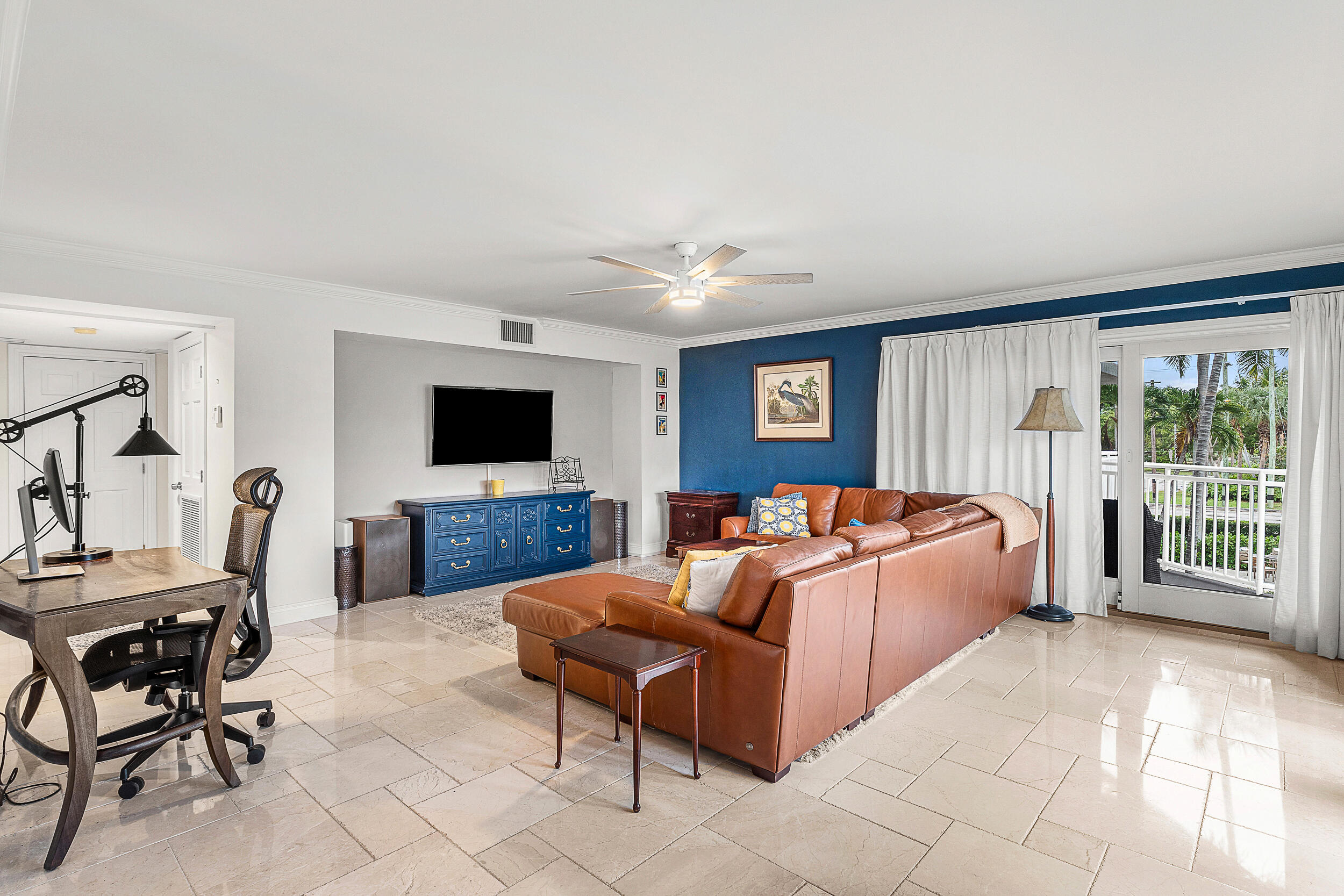 129 South Golfview Road, Unit 4 Lake Worth Beach, FL 33460 - Photo 3 of 28 Living Room