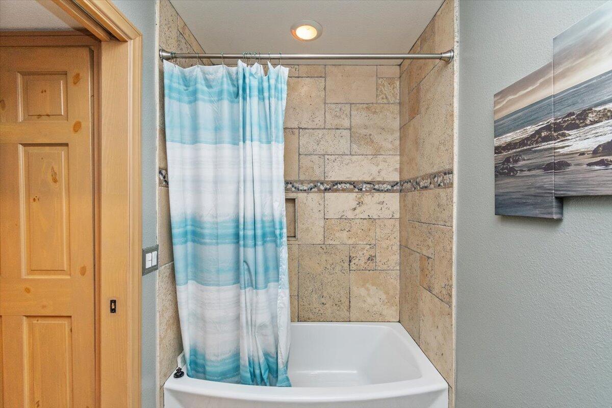 24121 High Knob Road, Unit B Diamond Bar, CA 91765 - Photo 12 of 30 High Knob Second Bath Tub