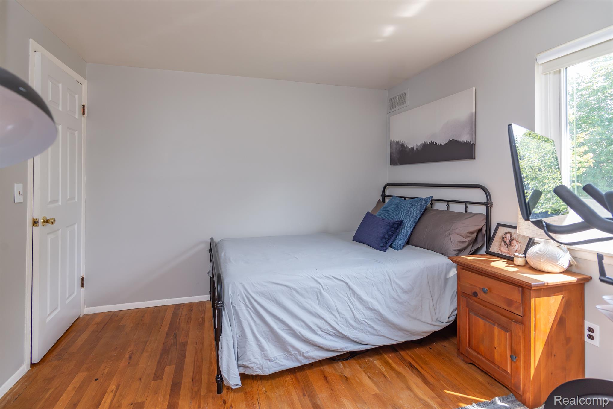 43014 Arlington Road Canton, MI 48187 - Photo 21 of 31 Gallery Image 21