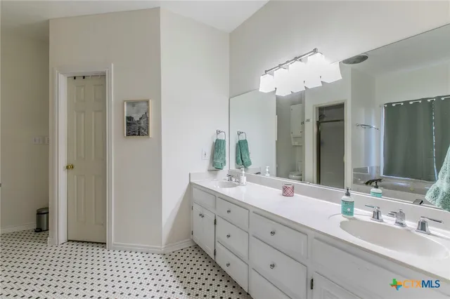 $459,000 | 700 Arrowhead Drive, Salado, TX 76571