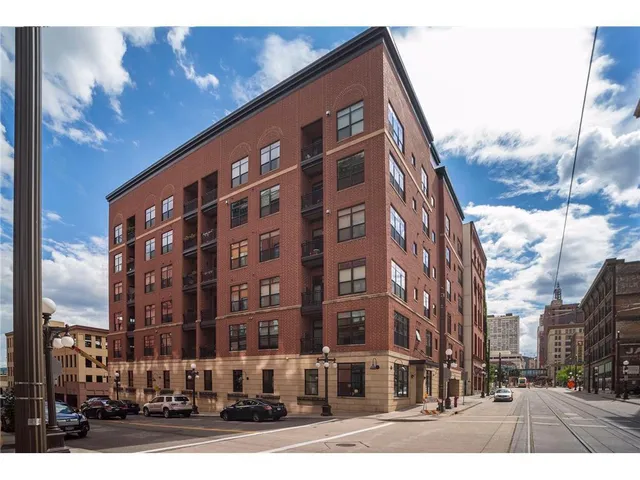 $184,500 | 270 4th Street East, Unit 203, St. Paul, MN 55101