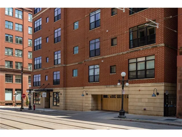 $184,500 | 270 4th Street East, Unit 203, St. Paul, MN 55101