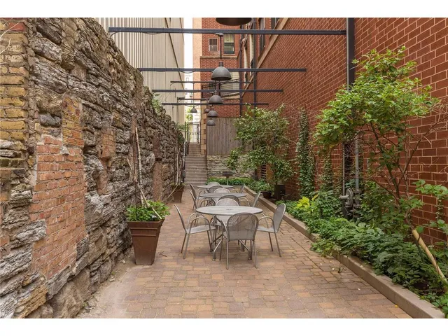 $184,500 | 270 4th Street East, Unit 203, St. Paul, MN 55101