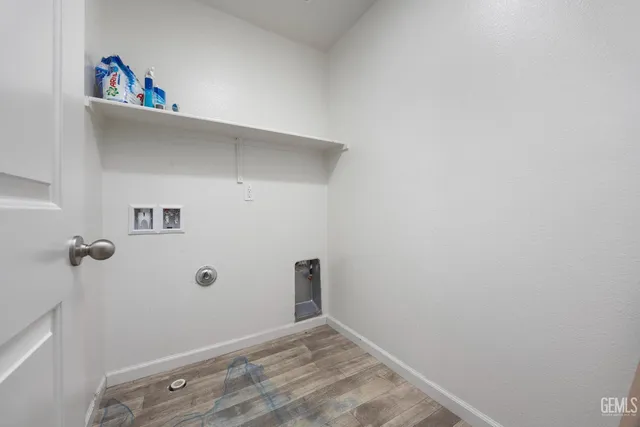 wooden floor and closet in a room
