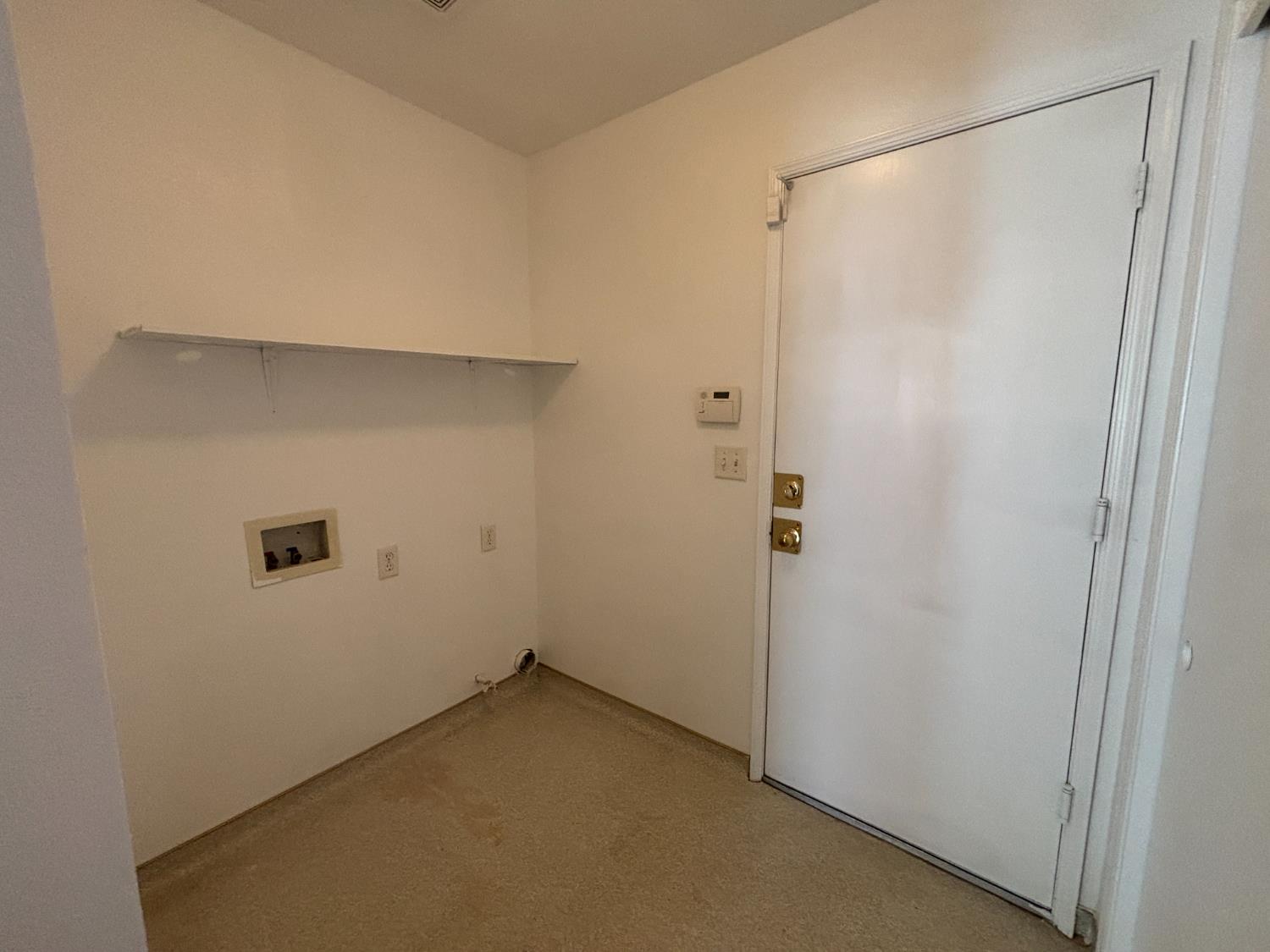 813 Morton Avenue Sanger, CA 93657 - Photo 17 of 19 a view of a small space