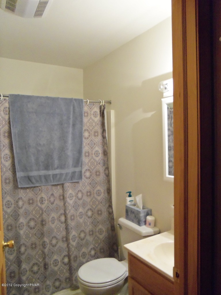 18 Robertson Road Jim Thorpe, PA 18229 - Photo 9 of 10 Bath
