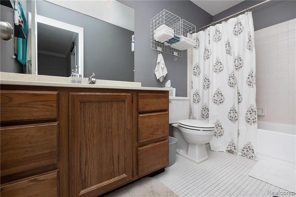 623 Bolinger Street Rochester Hills, MI 48307 - Photo 19 of 36
