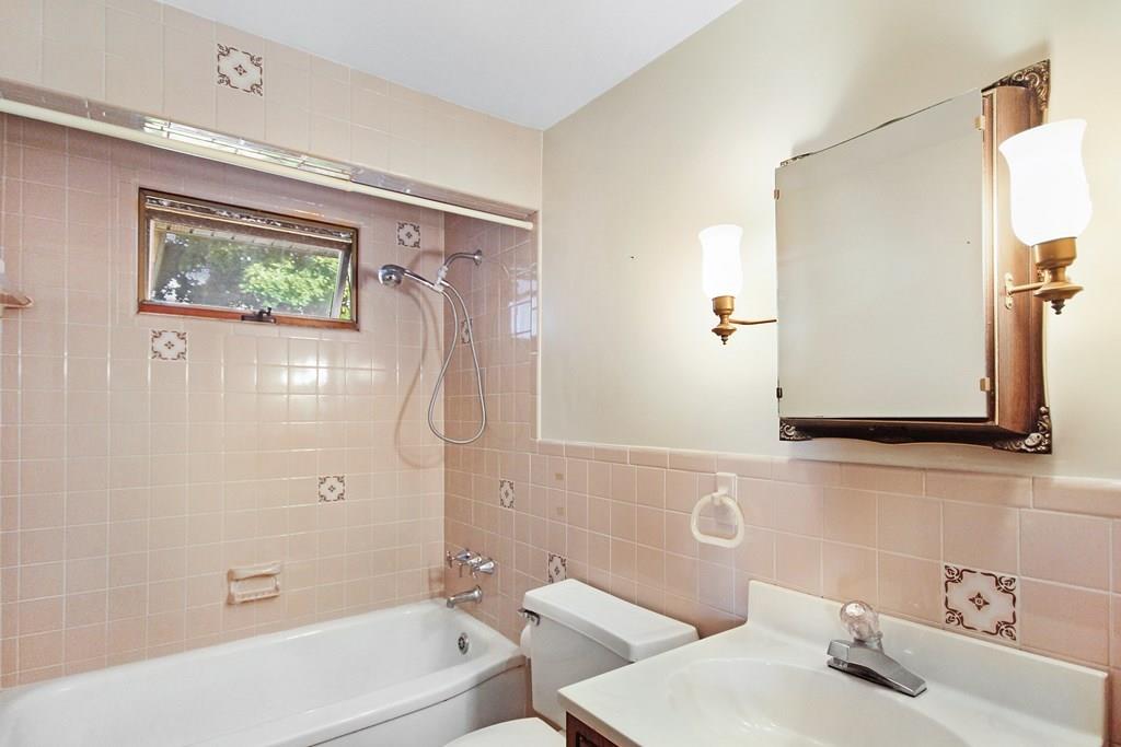 26 Brandley Road Watertown, MA 02472 - Photo 19 of 30 Gallery Image 19