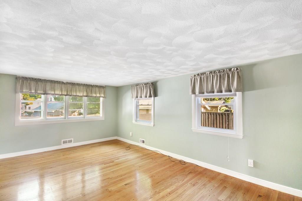 26 Brandley Road Watertown, MA 02472 - Photo 5 of 30 Gallery Image 5