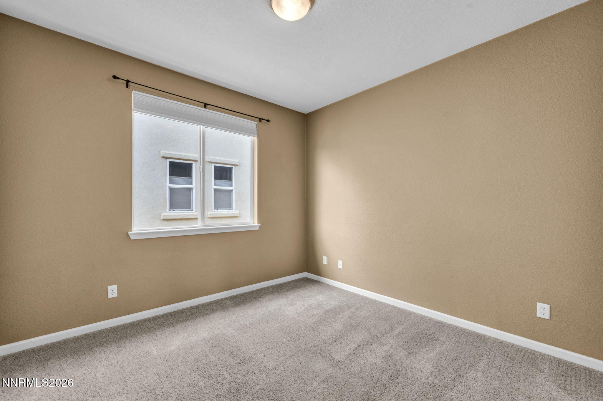 475 Parade Drive Reno, NV 89521 - Photo 96 of 113 an empty room with windows